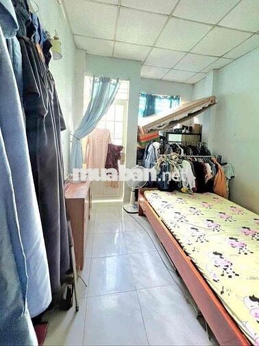 nhà đồng sở hữu, xe hơi đậu cửa