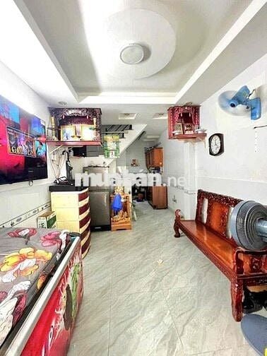 nhà đồng sở hữu, xe hơi đậu cửa