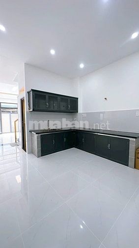 Bán nhà gấp CMT8, quận 3 - 1 trệt 3 lầu, 61m2 giá siêu rẻ chỉ 3 tỷ hơn