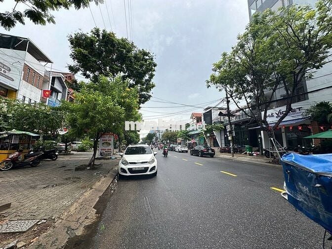 Chính chủ cần bán nhà 3 tầng mặt tiền đường 10,5m Lê Thanh Nghị
