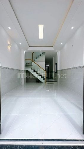 Bán nhà gấp CMT8, quận 3 - 1 trệt 3 lầu, 61m2 giá siêu rẻ chỉ 3 tỷ hơn