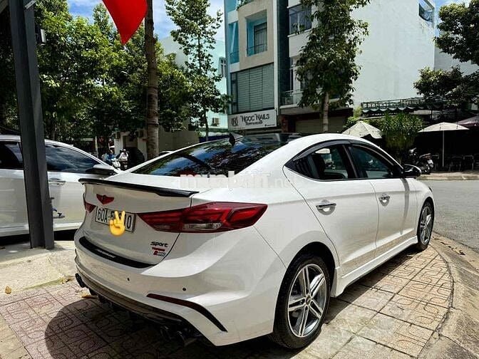 Hyundai Elantra 2018 1.6 AT Sport - 52000 km