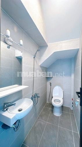 Bán nhà gấp CMT8, quận 3 - 1 trệt 3 lầu, 61m2 giá siêu rẻ chỉ 3 tỷ hơn