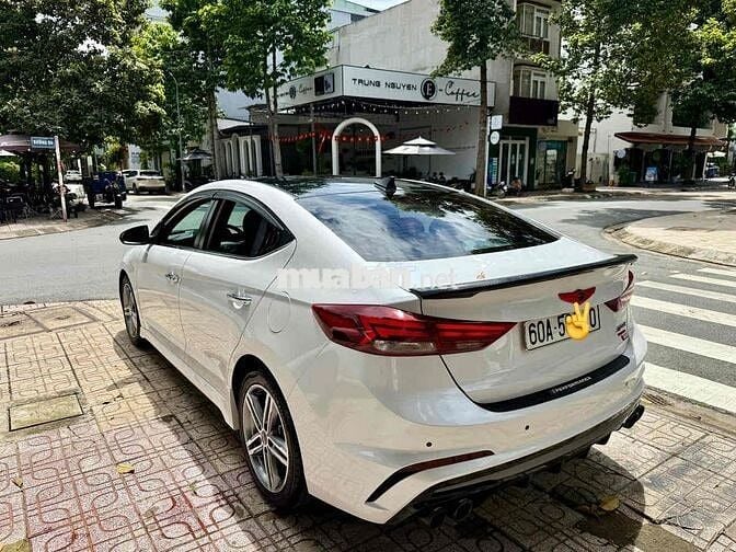 Hyundai Elantra 2018 1.6 AT Sport - 52000 km