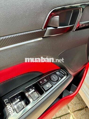 Hyundai Elantra 2018 1.6 AT Sport - 52000 km