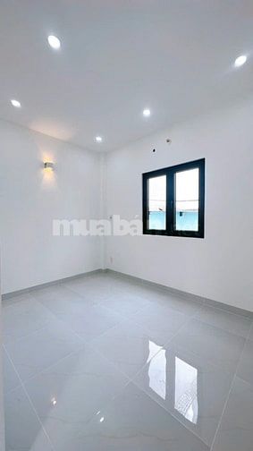 Bán nhà gấp CMT8, quận 3 - 1 trệt 3 lầu, 61m2 giá siêu rẻ chỉ 3 tỷ hơn
