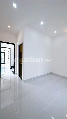 Bán nhà gấp CMT8, quận 3 - 1 trệt 3 lầu, 61m2 giá siêu rẻ chỉ 3 tỷ hơn