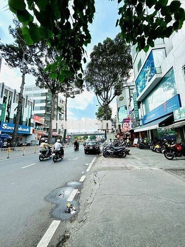 Nhà Bán View góc 3 mặt tiền hẻm khu trung tâm VIP