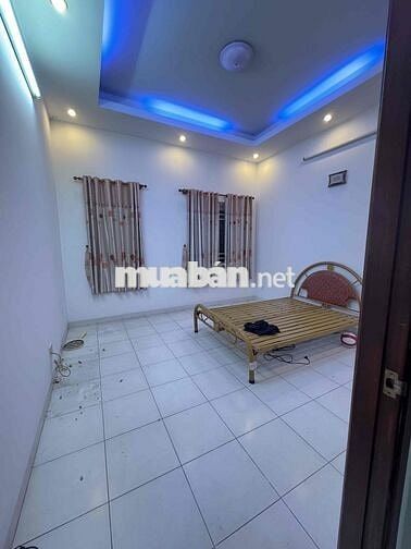 cho thuê nhà 4x22 trệt 3 lầu 11 phòng