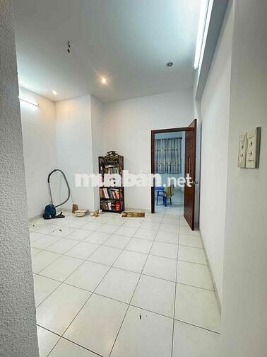 cho thuê nhà 4x22 trệt 3 lầu 11 phòng