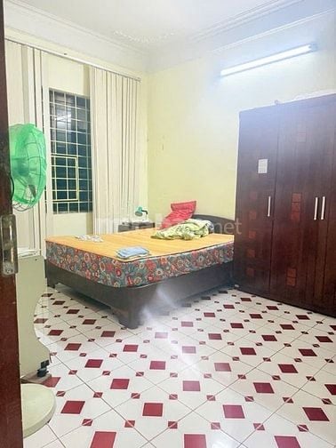 Nhà Ngõ Đường Giải Phóng DT 40m Sổ đỏ chính chủ Nhà xây chắc chắn!