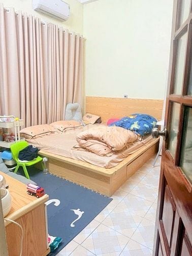 Nhà Ngõ Đường Giải Phóng DT 40m Sổ đỏ chính chủ Nhà xây chắc chắn!