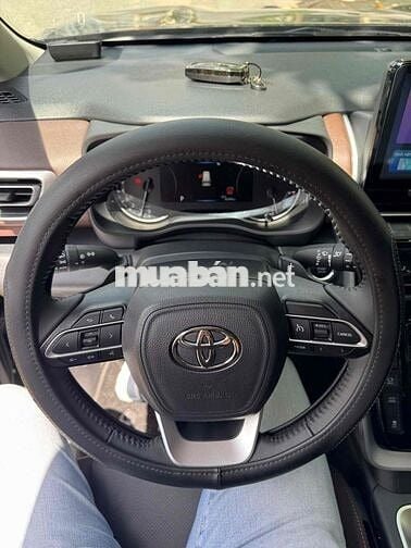 Toyota Innova Cross 2.0 2025 - 5000km xe siêu lươt