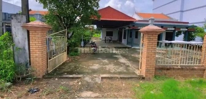 Chính chủ bán lô đất 3500m2 mặt tiền Quốc lộ 50 
