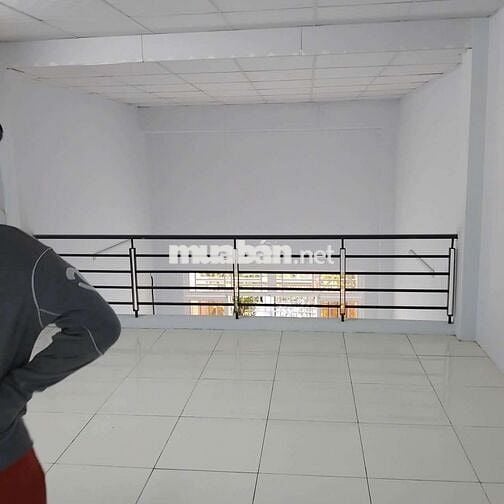CHO THUÊ NHÀ 2 TẦNG - NHÀ ĐẸP CAO RÁO SẠCH SẼ - CÓ SÂN RỘNG