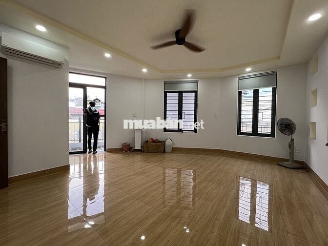 Phòng 30m2 đường Tô Hiến Thành P14 Q10. Hẻm xe tải. Thang máy.