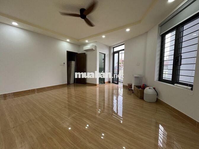 Phòng 30m2 đường Tô Hiến Thành P14 Q10. Hẻm xe tải. Thang máy.