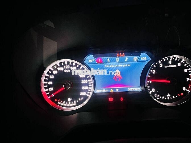 VinFast Lux SA2.0 2022  - 23000 km