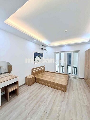 Bán nhà siêu hiếm Hoàng Hoa Thám, Ngõ rộng, tặng NT, 4 PN, DT 46m2