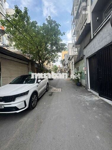 cho thuê nhà sau lưng căn mặt tiền hẻm xe hơi Dương Quảng Hàm P6 GV