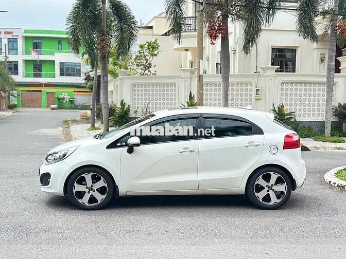 Kia Rio 2014 1.4 AT Hatchback - 79000 km