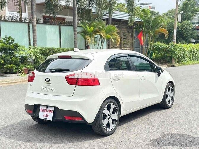 Kia Rio 2014 1.4 AT Hatchback - 79000 km