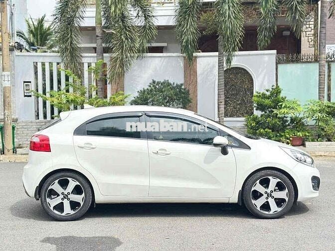 Kia Rio 2014 1.4 AT Hatchback - 79000 km