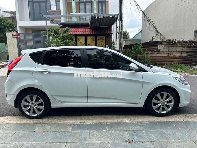 Hyundai Accent 2015 1.4 AT Hatchback - 97000 km