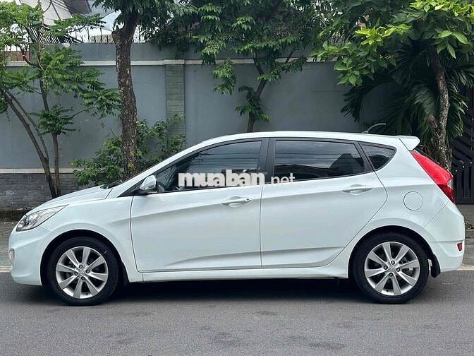 Hyundai Accent 2015 1.4 AT Hatchback - 97000 km