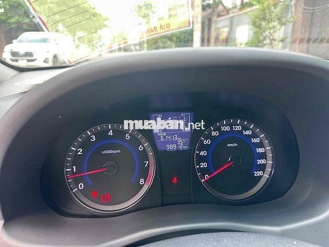 Hyundai Accent 2015 1.4 AT Hatchback - 97000 km