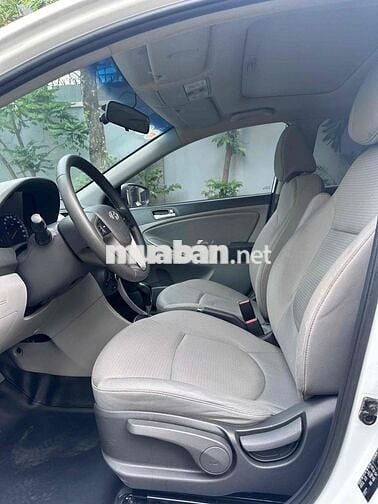 Hyundai Accent 2015 1.4 AT Hatchback - 97000 km