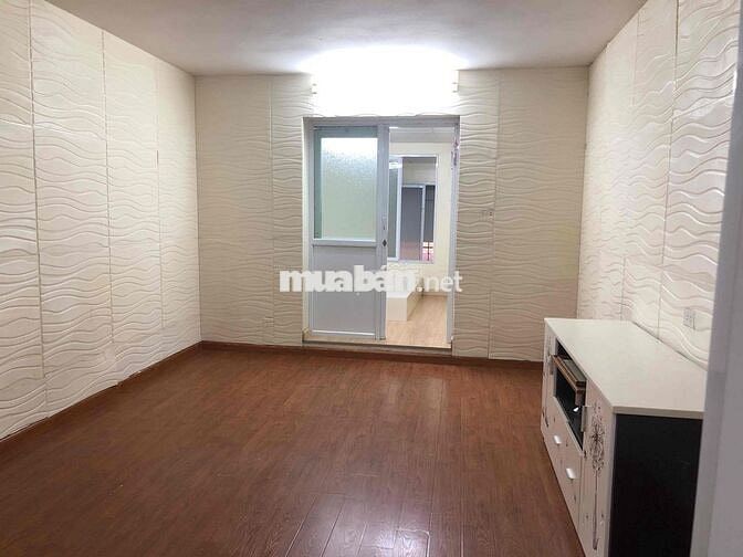 căn tập thể 60m2 2 PN ngõ Hoà Bình 7 phố Minh Khai