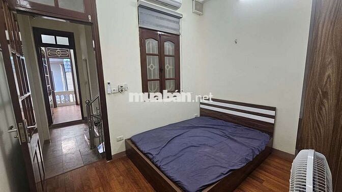 Cho thuê nhà nguyên căn phố Hoa Lâm – Việt Hưng, 35m², ô tô đỗ cửa