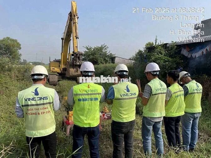 Đất Lô góc 3 mặt tiền;TRỒNG RAU NUÔI GÀ cách sbTân Sơn Nhất 30p đi xe.