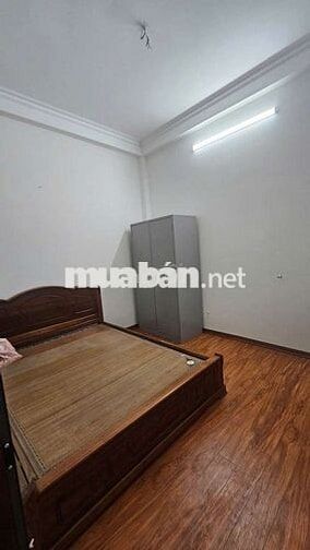 Cho thuê nhà nguyên căn phố Hoa Lâm – Việt Hưng, 35m², ô tô đỗ cửa
