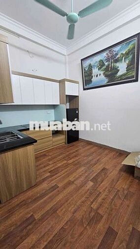 Cho thuê nhà nguyên căn phố Hoa Lâm – Việt Hưng, 35m², ô tô đỗ cửa