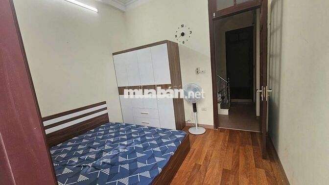 Cho thuê nhà nguyên căn phố Hoa Lâm – Việt Hưng, 35m², ô tô đỗ cửa