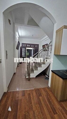 Cho thuê nhà nguyên căn phố Hoa Lâm – Việt Hưng, 35m², ô tô đỗ cửa