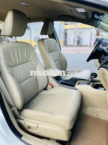 Honda Civic 1.8AT 2014 màu trắng