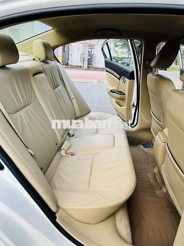 Honda Civic 1.8AT 2014 màu trắng