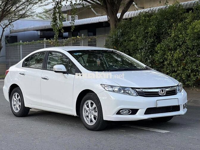 Honda Civic 1.8AT 2014 màu trắng