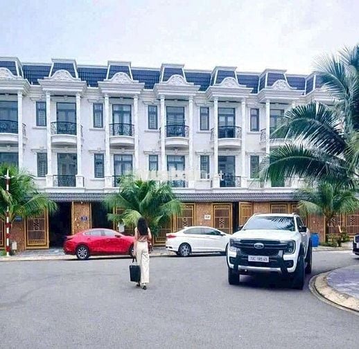 Cho thuê nhà 1trệt 2 lầu mặt tiền  kdc hoàng hùng Nguyễn thị khắp