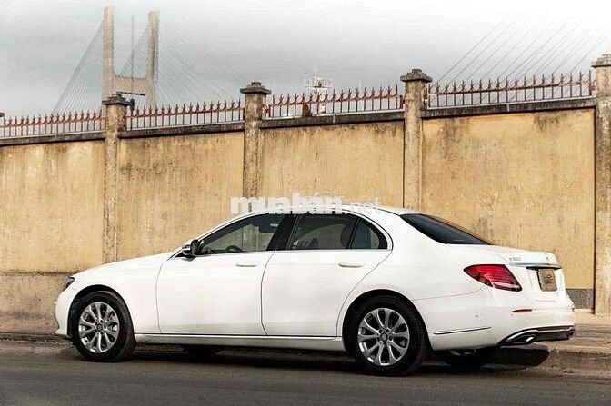 Mercedes E200 đklđ 2017- Trả trước 350Tr