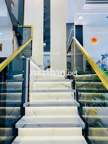 Nhà kinh doanh và ở mt đường số 8