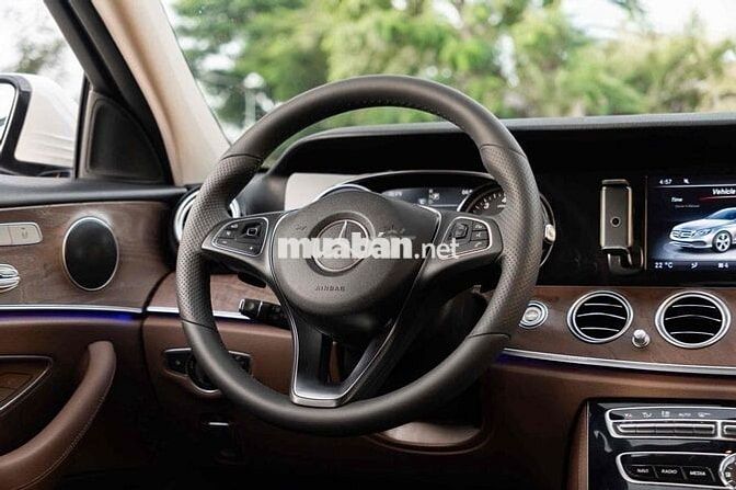 Mercedes E200 đklđ 2017- Trả trước 350Tr