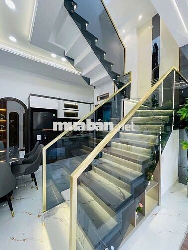 Nhà kinh doanh và ở mt đường số 8