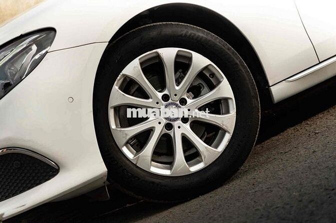 LONG ANH AUTO về Mercedes E200 model 2017 gia tốt