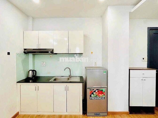 Studio ban công tách bếp máy giặt riêng cách Đại học RMIT 5 phút