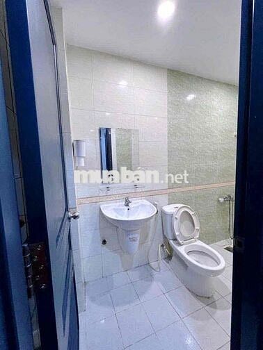 Studio ban công tách bếp máy giặt riêng cách Đại học RMIT 5 phút