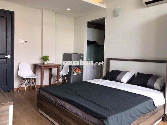 Studio ban công tách bếp máy giặt riêng cách Đại học RMIT 5 phút